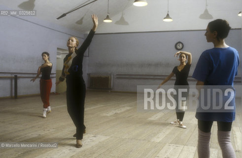 Rome Opera House, 1984. Russian ballet dancer Maja Plisetskaja during a training / Teatro dellOpera di Roma 1984. La ballerina russa Maja Plissetskaja durante un allenamento - ©Marcello Mencarini/Rosebud2