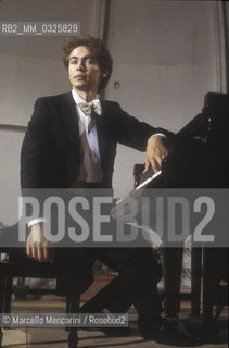 Croatian pianist Ivo Pogorelich before performing in a concert (1983) / Il pianista Ivo Pogorelić prima di un concerto (1983) - ©Marcello Mencarini/Rosebud2