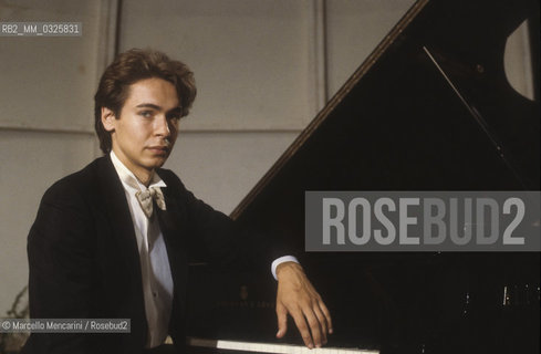 Croatian pianist Ivo Pogorelich before performing in a concert (1983) / Il pianista Ivo Pogorelić prima di un concerto (1983) - ©Marcello Mencarini/Rosebud2