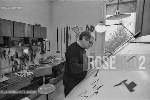 Milan, 1981. italian sculptor Giò Pomodoro in his studio / Milano, 1981. Lo scultore Giò pomodoro nel suo studio - ©Marcello Mencarini/Rosebud2