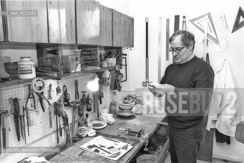 Milan, 1981. italian sculptor Giò Pomodoro in his studio / Milano, 1981. Lo scultore Giò pomodoro nel suo studio - ©Marcello Mencarini/Rosebud2