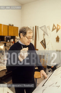 Milan, 1981. italian sculptor Giò Pomodoro in his studio / Milano, 1981. Lo scultore Giò pomodoro nel suo studio - ©Marcello Mencarini/Rosebud2