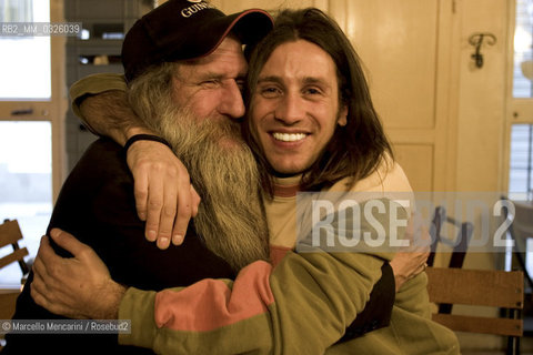 Italian singer-songwriter Giuseppe Povia and his friend Hans / Il cantante Giuseppe Povia e il suo amico Hans - ©Marcello Mencarini/Rosebud2