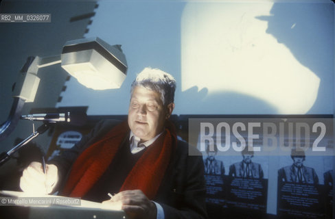 Rome, December 2, 1983. Italian cartoonist Hugo Pratt holds a lecture at La Sapienza University / Roma, 2 dicembre 1983. Il disegnatore di fumetti Hugo Pratt tiene una lezione allUniversità La Sapienza - ©Marcello Mencarini/Rosebud2