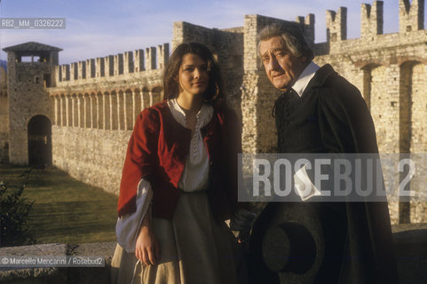 Rocca Borromeo in Angera (Varese), 1988. Actors Delphine Forest in the role of Lucia and Alberto Sordi in the role of Don Abbondio on the set of the Italian TV movie I Promessi Sposi (The Betrothed) directed by Salvatore Nocita  / Rocca Borromeo di Angera (Varese), 1988. Gli attori  Delphine Forest nella parte di Lucia e Alberto Sordi nella parte di Don Abbondio sul set del film per la TV I promessi sposi diretto da Salvatore Nocita  - ©Marcello Mencarini/Rosebud2