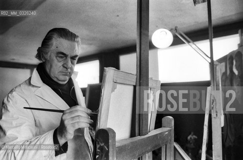 Rome, 1981. Italian painter Domenico Purificato in his studio / Roma, 1981. Il pittore Domenico Purificato nel suo studio - ©Marcello Mencarini/Rosebud2