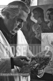 Rome, 1981. Italian painter Domenico Purificato in his studio / Roma, 1981. Il pittore Domenico Purificato nel suo studio - ©Marcello Mencarini/Rosebud2