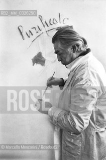 Rome, 1981. Italian painter Domenico Purificato in his studio / Roma, 1981. Il pittore Domenico Purificato nel suo studio - ©Marcello Mencarini/Rosebud2