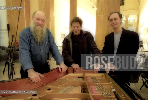 Rome, Palazzo delle Esposizioni, November 1999. Composers Terry Riley, Philip Glass and Michael Harrison during the rehearsal of their concert Four Pianos / Roma, Palazzo delle Esposizioni, novembre 1999. I compositori Terry Riley, Philip Glass e Michael Harrison durante le prove del concerto Quattro pianoforti - ©Marcello Mencarini/Rosebud2