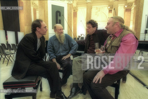 Rome, Palazzo delle Esposizioni, November 1999. Composers Michael Harrison, Terry Riley, Philip Glass and Charlemagne Palestine during the rehearsal of their concert Four Pianos / Roma, Palazzo delle Esposizioni, novembre 1999. I compositori Michael Harrison, Terry Riley, Philip Glass e Charlemagne Palestine durante le prove del concerto Quattro pianoforti - ©Marcello Mencarini/Rosebud2