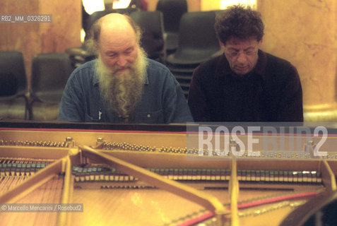 Rome, Palazzo delle Esposizioni, November 1999. Composers Philip Glass and Terry Riley during the rehearsal of the concert Four pianos / Roma, Palazzo delle Esposizioni, novembre 1999. I compositori Philip Glass durante le prove del concerto Quattro pianoforti - ©Marcello Mencarini/Rosebud2