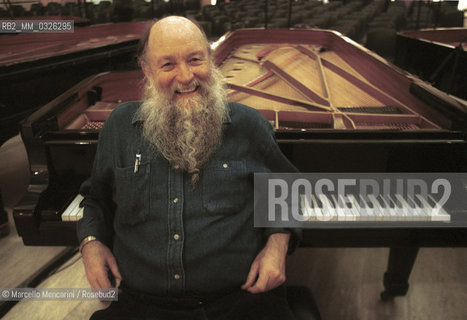 Rome, Palazzo delle Esposizioni, November 1999. Composer Terry Riley poses during the rehearsal of the concert Four pianos / Roma, Palazzo delle Esposizioni, novembre 1999. Il compositore Terry Riley durante le prove del concerto Quattro pianoforti - ©Marcello Mencarini/Rosebud2