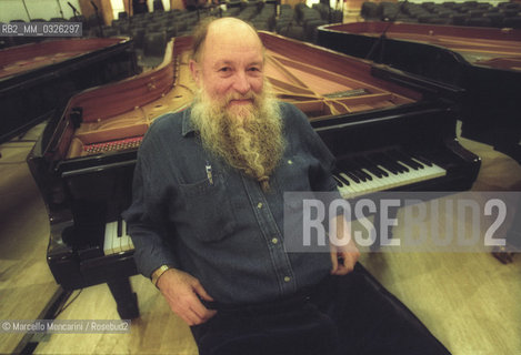 Rome, Palazzo delle Esposizioni, November 1999. Composer Terry Riley poses during the rehearsal of the concert Four pianos / Roma, Palazzo delle Esposizioni, novembre 1999. Il compositore Terry Riley durante le prove del concerto Quattro pianoforti - ©Marcello Mencarini/Rosebud2