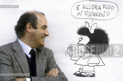 Lucca, 1984. Argentinian cartoonist Quino posing next to a drawing of his character Mafalda / Lucca, 1984. Il disegnatore di fumetti Quino posa accanto al un disegno del suo personaggio Mafalda - ©Marcello Mencarini/Rosebud2