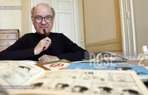 Milan, October 2003, headquarters of the magazine Touring Club Italia. The Argentinian cartoonist Quino / Milano, ottobre 2003, sede della rivista Touring Club Italiano. Il disegnatore di fumetti Quino - ©Marcello Mencarini/Rosebud2