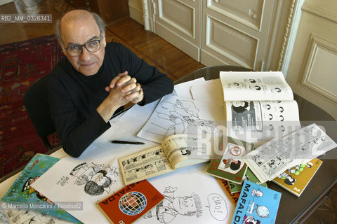 Milan, October 2003, headquarters of the magazine Touring Club Italia. The Argentinian cartoonist Quino / Milano, ottobre 2003, sede della rivista Touring Club Italiano. Il disegnatore di fumetti Quino - ©Marcello Mencarini/Rosebud2