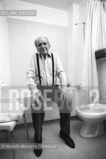 Cannes Film Festival 1984. Spanish actor Francisco Rabal, in competition with the movie Los santos inocentes (The Holy Innocents) directed by Mario Camus, in his hotel room / Festival del Cinema di Cannes 1984. Lattore spagnolo Francisco Rabal, in concorso con il film Los santos inocentes diretto da Mario Camus, nella sua camera dalbergo - ©Marcello Mencarini/Rosebud2