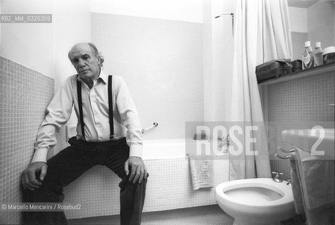 Cannes Film Festival 1984. Spanish actor Francisco Rabal, in competition with the movie Los santos inocentes (The Holy Innocents) directed by Mario Camus, in his hotel room / Festival del Cinema di Cannes 1984. Lattore spagnolo Francisco Rabal, in concorso con il film Los santos inocentes diretto da Mario Camus, nella sua camera dalbergo - ©Marcello Mencarini/Rosebud2