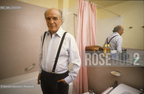 Cannes Film Festival 1984. Spanish actor Francisco Rabal, in competition with the movie Los santos inocentes (The Holy Innocents) directed by Mario Camus, in his hotel room / Festival del Cinema di Cannes 1984. Lattore spagnolo Francisco Rabal, in concorso con il film Los santos inocentes diretto da Mario Camus, nella sua camera dalbergo - ©Marcello Mencarini/Rosebud2