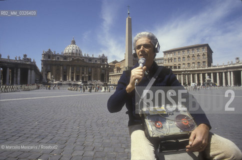 Rome, St. Peters Square, 1985. VATICAN RADIO speaker / Roma, piazza San Pietro, 1985. Speaker della RADIO VATICANA - ©Marcello Mencarini/Rosebud2