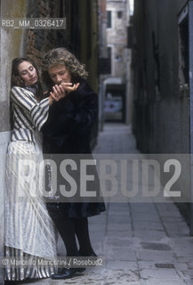 Venice 1997. Actors Margherita Piantini and Aldo Reggiani in their costumes as protagonists of Casanova by A.Schnitzler, directed by Alberto Casari, on calle Malipiero (folmerly Calle della Commedia) where Giacomo Casanova was born in 1725 / Venezia 1997. Gli attori Margherita Piantini e Aldo Reggiani con i loro costumi di scena come protagonisti di Casanova da A.Schnitzler, diretto da Alberto Casari, in calle Malipiero (già calle della commedia) dove Giacomo Casanova nacque nel 1725 - ©Marcello Mencarini/Rosebud2