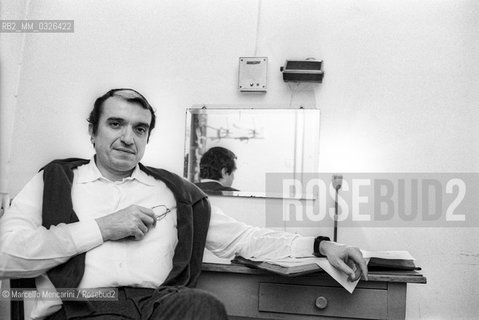 Italian bass-baritone opera singer Ruggero Raimondi in his dressing room (about 1983) / Il basso-baritono Ruggero Raimondi nel suo camerino (1983 circa) - ©Marcello Mencarini/Rosebud2