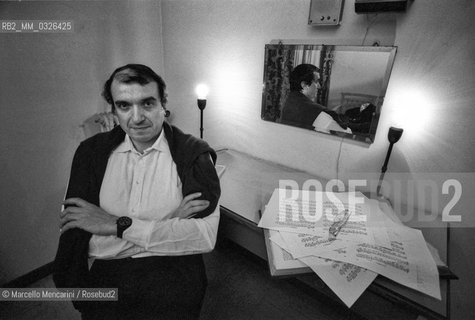 Italian bass-baritone opera singer Ruggero Raimondi in his dressing room (about 1983) / Il basso-baritono Ruggero Raimondi nel suo camerino (1983 circa) - ©Marcello Mencarini/Rosebud2