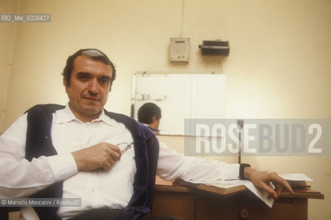 Italian bass-baritone opera singer Ruggero Raimondi in his dressing room (about 1983) / Il basso-baritono Ruggero Raimondi nel suo camerino (1983 circa) - ©Marcello Mencarini/Rosebud2