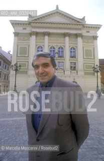 Prague, (Czech Republic), 1991. Bass-baritone opera singer Ruggero Raimondi in front of the Estates Theatre, a historic theatre where Wolfgang Amadeus Mozart directed the world premiere of his opera Don Giovanni in October 1787 / Praga (Repubblica Ceca) 1991. Il cantante lirico Ruggero Raimondi davanti al Teatro Estates dove, nellottobre del 1787, Wolfgang Amadeus Mozart diresse la prima mondiale della sua opera Don Giovanni - ©Marcello Mencarini/Rosebud2