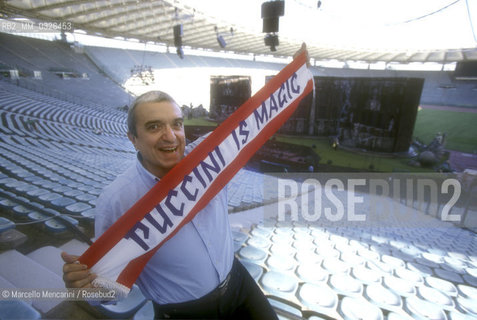 Rome, Olymoic Stadium 1998. Bass-baritone opera singer Ruggero Raimondi posing during a break of the Puccinis Tosca rehearsal / Roma, Stadio Olimpico, 1998. Il cantante lirico Ruggero Raimondi posa durante una pausa delle prove della Tosca di Puccini - ©Marcello Mencarini/Rosebud2