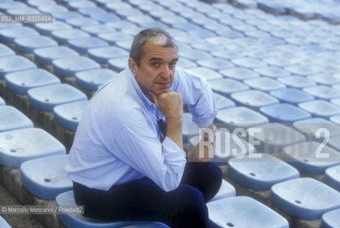 Rome, Olymoic Stadium 1998. Bass-baritone opera singer Ruggero Raimondi posing during a break of the Puccinis Tosca rehearsal / Roma, Stadio Olimpico, 1998. Il cantante lirico Ruggero Raimondi posa durante una pausa delle prove della Tosca di Puccini - ©Marcello Mencarini/Rosebud2