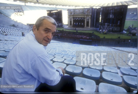 Rome, Olymoic Stadium 1998. Bass-baritone opera singer Ruggero Raimondi posing during a break of the Puccinis Tosca rehearsal / Roma, Stadio Olimpico, 1998. Il cantante lirico Ruggero Raimondi posa durante una pausa delle prove della Tosca di Puccini - ©Marcello Mencarini/Rosebud2