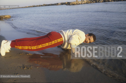 Sanremo Music Festival 1986. Italian pop singer Eros Ramazzotti, winner of the Festival with the song Adesso tu, training at the beach / Festival di Sanremo 1986. Eros Ramazzotti, vincitore con la canzone Adesso tu, si allena in spiaggia - ©Marcello Mencarini/Rosebud2