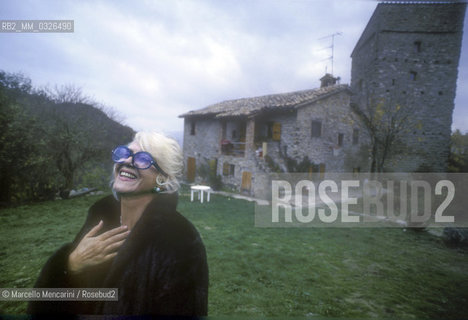 Actress Franca Rame at Alcatraz Community (near Perugia) founded by her son Jacopo Fo, 1992 / Franca Rame nella comunità di Alcatraz (vicino a Perugia) fondata da suo figlio Jacopo Fo,  1992 - ©Marcello Mencarini/Rosebud2