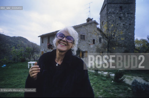 Actress Franca Rame at Alcatraz Community (near Perugia) founded by her son Jacopo Fo, 1992 / Franca Rame nella comunità di Alcatraz (vicino a Perugia) fondata da suo figlio Jacopo Fo,  1992 - ©Marcello Mencarini/Rosebud2