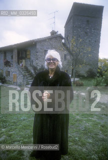 Actress Franca Rame at Alcatraz Community (near Perugia) founded by her son Jacopo Fo, 1992 / Franca Rame nella comunità di Alcatraz (vicino a Perugia) fondata da suo figlio Jacopo Fo,  1992 - ©Marcello Mencarini/Rosebud2