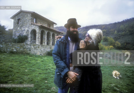 Franca Rame and her son Jacopo Fo at Alcatraz Community (near Perugia) founded by him, 1992 / Franca Rame con suo figlio Jacopo Fo nella comunità di Alcatraz (vicino a Perugia) da lui fondata, 1992 - ©Marcello Mencarini/Rosebud2