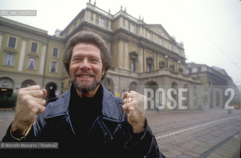 Milan, 1993. American bass-baritone opera singer Samuel Ramey in front of La Scala Theater / Milano, 1993. Il basso baritono Samuel Ramey di fronte al Teatro La scala - ©Marcello Mencarini/Rosebud2