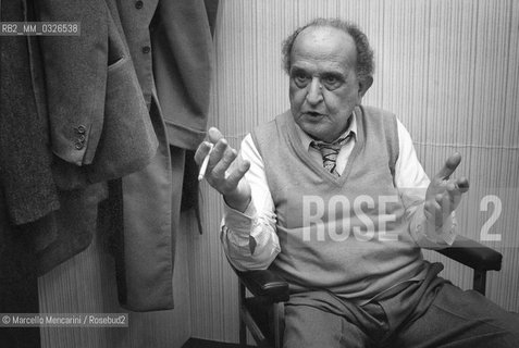 Rome, 1981. Actor Salvo Randone in his dressing room after his performance in Pensaci Giacomino!, a comedy written by Luigi Pirandello / Roma, 1981. Lattore Salvo Randone nel suo camerino dopo aver recitato nella commedia Pensaci Giacomino! di Luigi Pirandello - ©Marcello Mencarini/Rosebud2