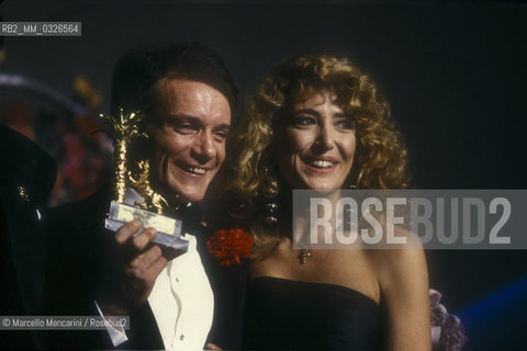 Sanremo Music Festival 1988. Italian pop singer Massimo Ranieri, winner of the Festival with the song Perdere lAmore, with TV presenter Gabriella Carlucci / Festival di Sanremo 1988. Massimo Ranieri, vincitore del Festival con la canzone Perdere lamore, e la presentatrice TV Gabriella Carlucci - ©Marcello Mencarini/Rosebud2