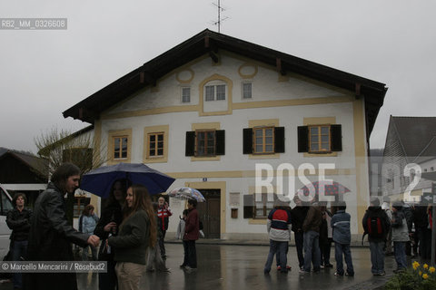 Marktl am Inn (D), birth house of JOSEPH RATZINGER (Pope Benedict XVI). 20 April 2005 / Marktl am Inn (D), casa natale di JOSEPH RATZINGER (Papa Benedetto XVI). 20 aprile 2005 - ©Marcello Mencarini/Rosebud2