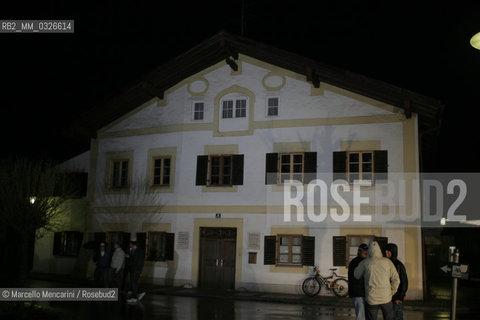 Marktl am Inn (D), birth house of JOSEPH RATZINGER (Pope Benedict XVI). 20 April 2005 / Marktl am Inn (D), casa natale di JOSEPH RATZINGER (Papa Benedetto XVI). 20 aprile 2005 - ©Marcello Mencarini/Rosebud2