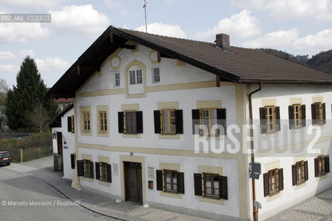 Marktl am Inn (D), birth house of JOSEPH RATZINGER (Pope Benedict XVI). 20 April 2005 / Marktl am Inn (D), casa natale di JOSEPH RATZINGER (Papa Benedetto XVI). 20 aprile 2005 - ©Marcello Mencarini/Rosebud2