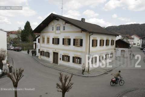 Marktl am Inn (D), birth house of JOSEPH RATZINGER (Pope Benedict XVI). 20 April 2005 / Marktl am Inn (D), casa natale di JOSEPH RATZINGER (Papa Benedetto XVI). 20 aprile 2005 - ©Marcello Mencarini/Rosebud2