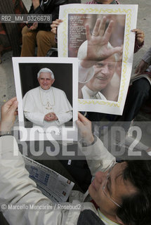 Mass for the Official Inauguration of Benedicts Pontificate. Vatican, Rome, 24 april 2005. Pictures of the pope / Santa Messa per linizio ufficiale del Pontificato di Papa Benedetto XVI (JOSEPH RATZINGER). San Pietro, Vaticano, Roma, 24 aprile 2005 - ©Marcello Mencarini/Rosebud2