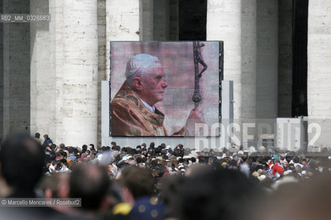 Mass for the Official Inauguration of Benedicts Pontificate. Vatican, Rome, 24 april 2005. Picture of the pope / Santa Messa per linizio ufficiale del Pontificato di Papa Benedetto XVI (JOSEPH RATZINGER). San Pietro, Vaticano, Roma, 24 aprile 2005 - ©Marcello Mencarini/Rosebud2