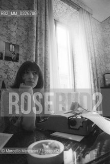 Rome, 1979. Italian writer Lidia Ravera in her house / Roma, 1979. La scrittrice Lidia Ravera nella sua casa - ©Marcello Mencarini/Rosebud2