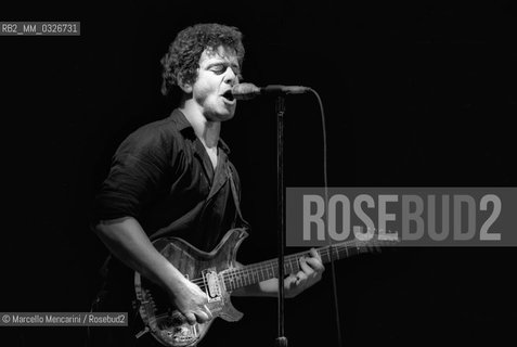 Milan, Arena Civica, 1980. Rock guitarist, singer and songwriter Lou Reed in concert / Milano, Arena Civica, 1980. Il chitarrista e cantautore Lou Reed in concerto - ©Marcello Mencarini/Rosebud2