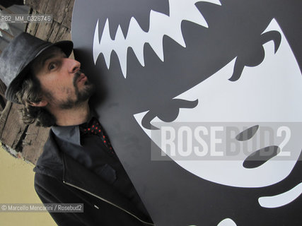 Milan May 3, 2011. American cartoonist Rob Reger posing next to a cutout of his character Emily the Strange / Milano, May 3, 2011. il disegnatore Rob Reger posa accanto alla sagoma del suo personaggio Emily the Strange - ©Marcello Mencarini/Rosebud2