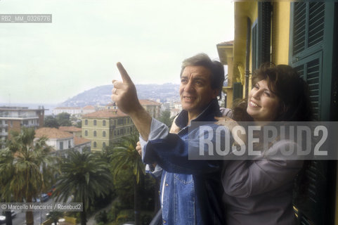 Sanremo Music Festival 1988. Italian pop singer Mino Reitano and his wife Patrizia Vernosa in their hotel room / Festival di Sanremo, 1988. Il cantante Mino Reitano e sua moglie Patrizia Vernosa nella loro camera dalbergo - ©Marcello Mencarini/Rosebud2